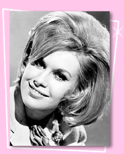 Photo of Suzanna Leigh